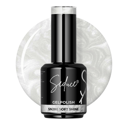 Flesje Seduce® Gelpolish SN280 Soft Shine naast een extreem lichte champagne colordrop met zilveren glans