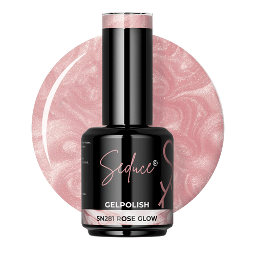Flesje Seduce® Gelpolish SN281 Rose Glow naast een zachte rosé colordrop met parelmoer gloed